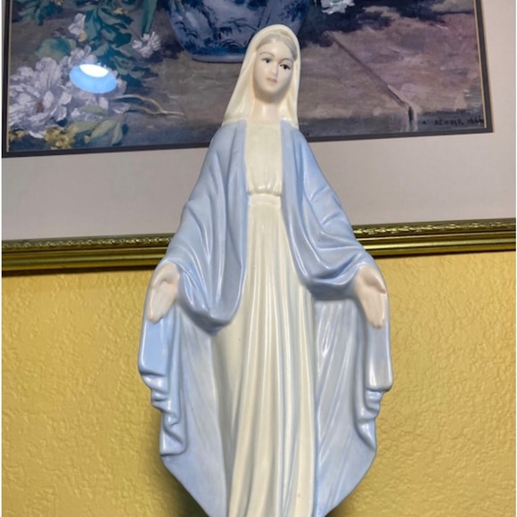 Virgin Mary statue outside Religious antique Mary garden decor Sign made italy - Picture 2 of 3